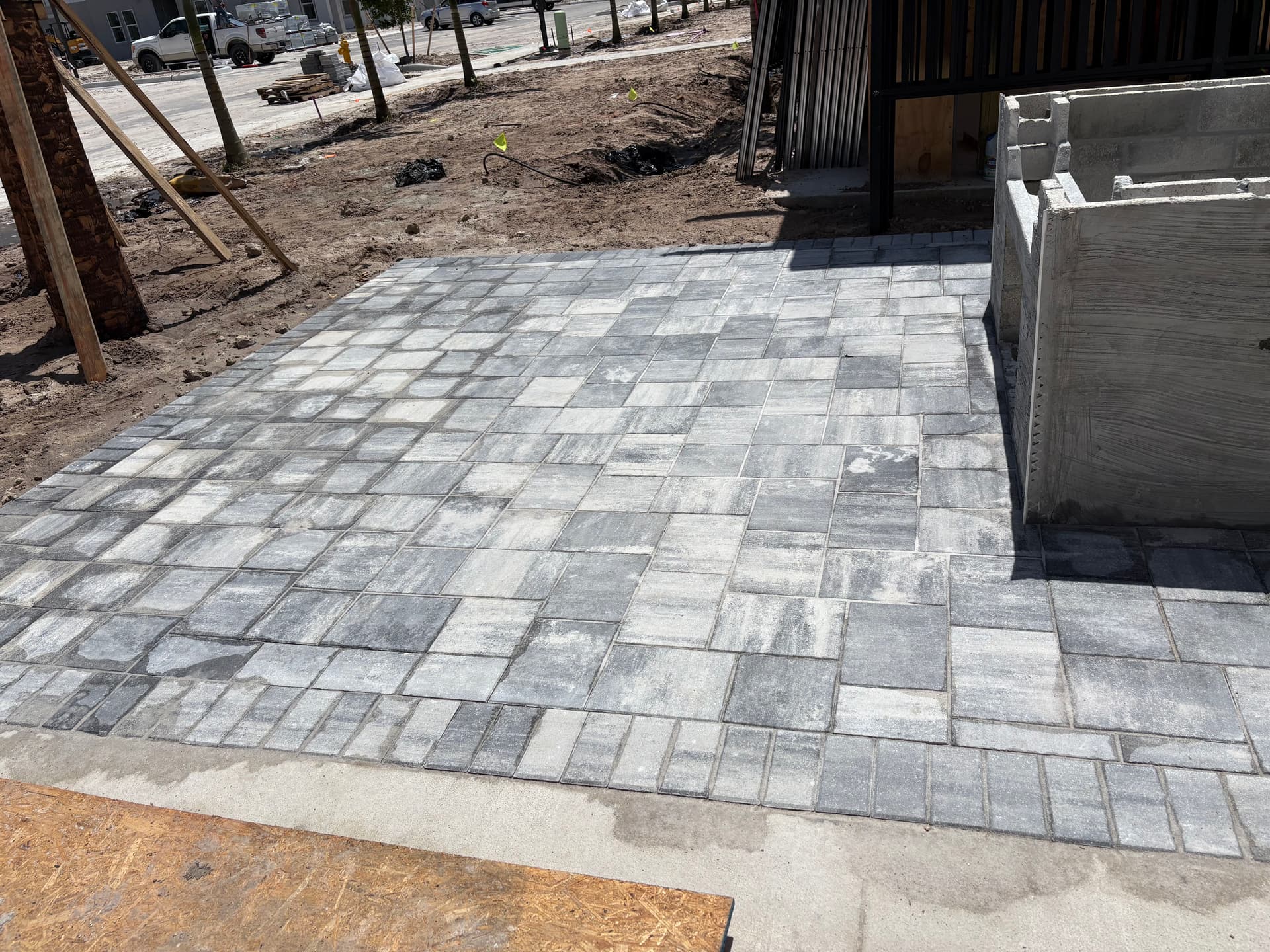 Gallery photos for Grill Patio Paver Install for a Naples Contractor: Image #1